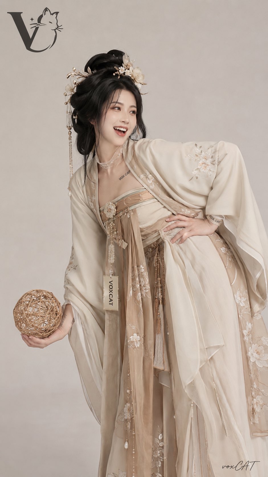 新中式古风：暖灰棚拍下的汉元素写真