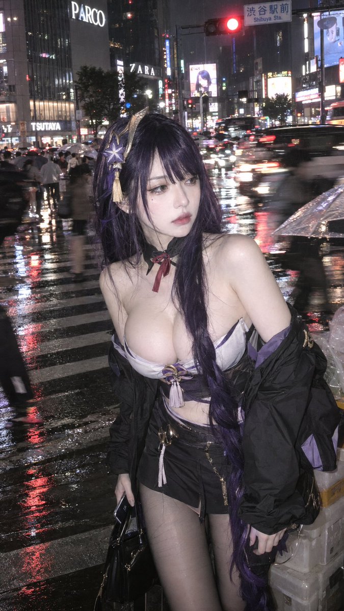 雨夜街拍：CCD直闪下的城市混沌美学